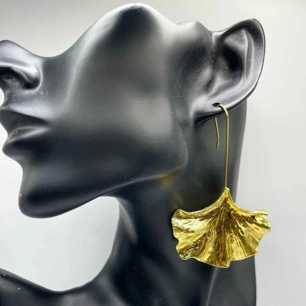 Avangarde Ginkgo Leaf Gold Earrings